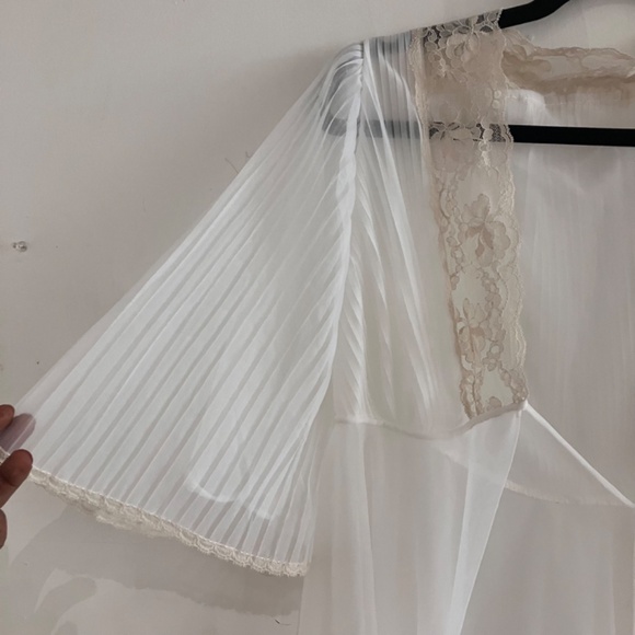 Vintage ivory and cream sheer full length Chemise - Picture 6 of 13